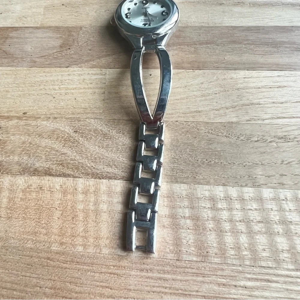 Embassy by Gruen ladies silver tone bracelet watch NEW BATTERY